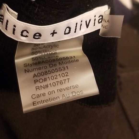 NWOT ALICE +OLIVIA sequin scarf - Picture 5 of 6